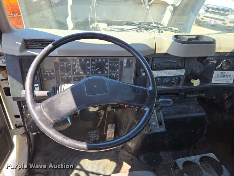 image for item EJ8723 2002 International 4900 grapple crane truck