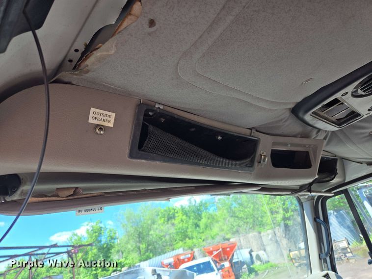 image for item EJ8723 2002 International 4900 grapple crane truck