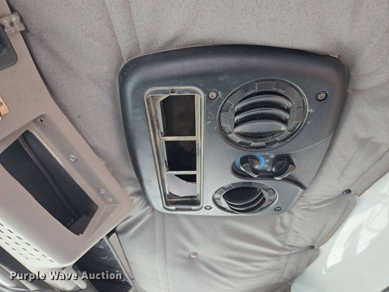 image for item EJ8723 2002 International 4900 grapple crane truck