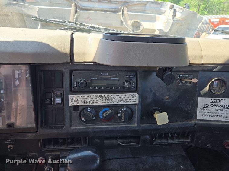 image for item EJ8723 2002 International 4900 grapple crane truck