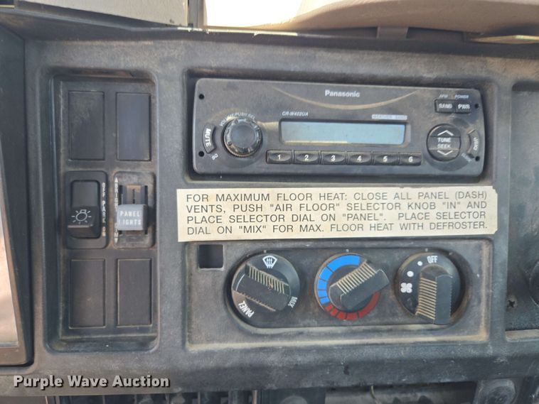 image for item EJ8723 2002 International 4900 grapple crane truck