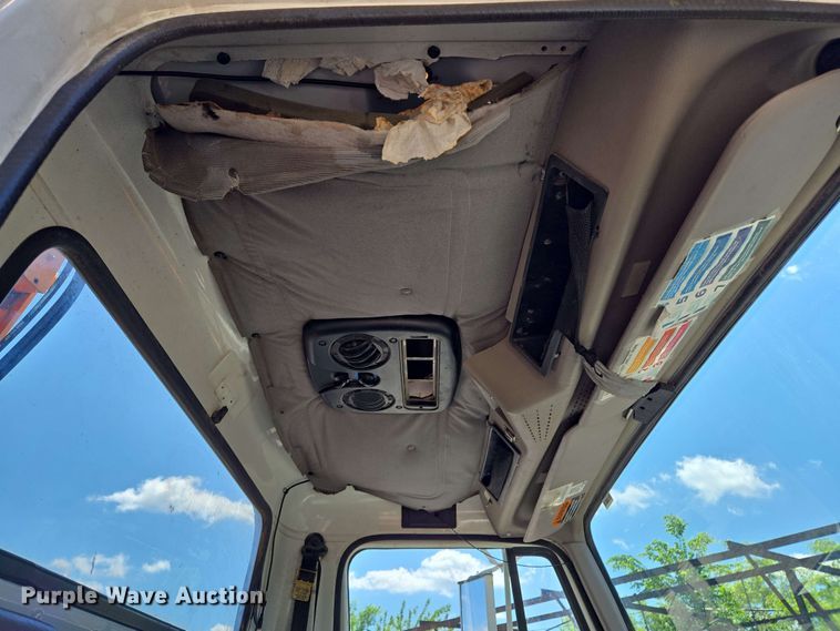 image for item EJ8723 2002 International 4900 grapple crane truck