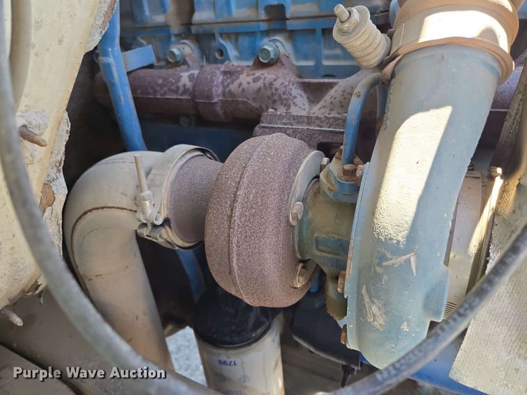 image for item EJ8723 2002 International 4900 grapple crane truck