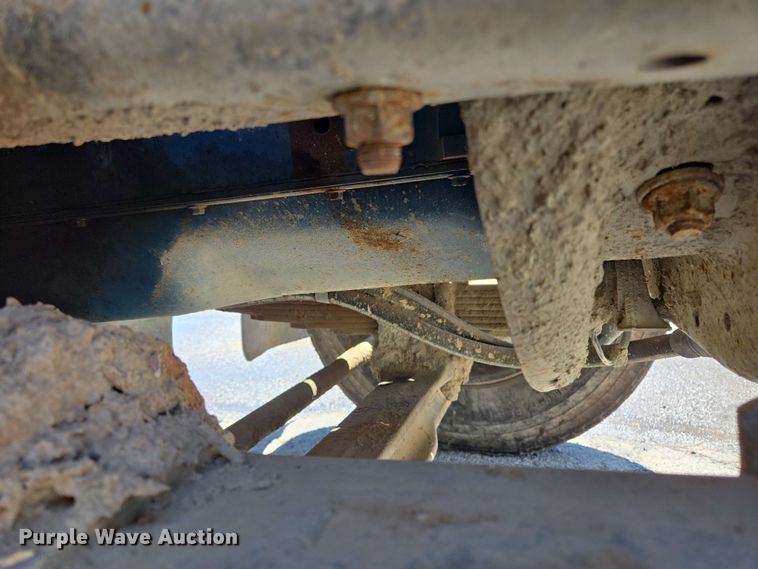 image for item EJ8723 2002 International 4900 grapple crane truck