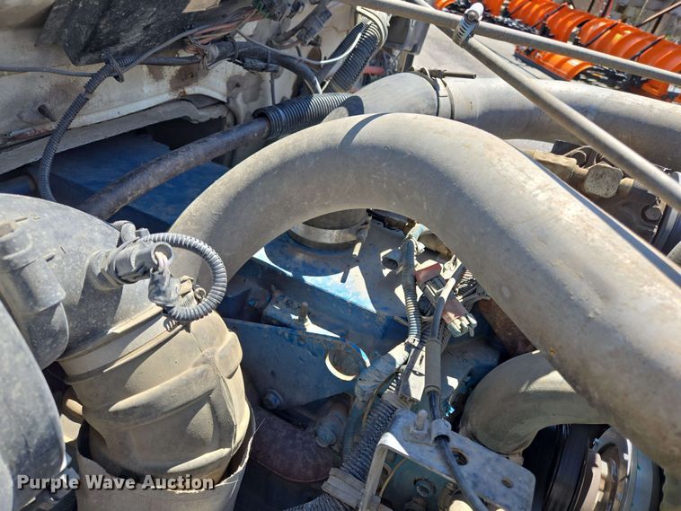 image for item EJ8723 2002 International 4900 grapple crane truck