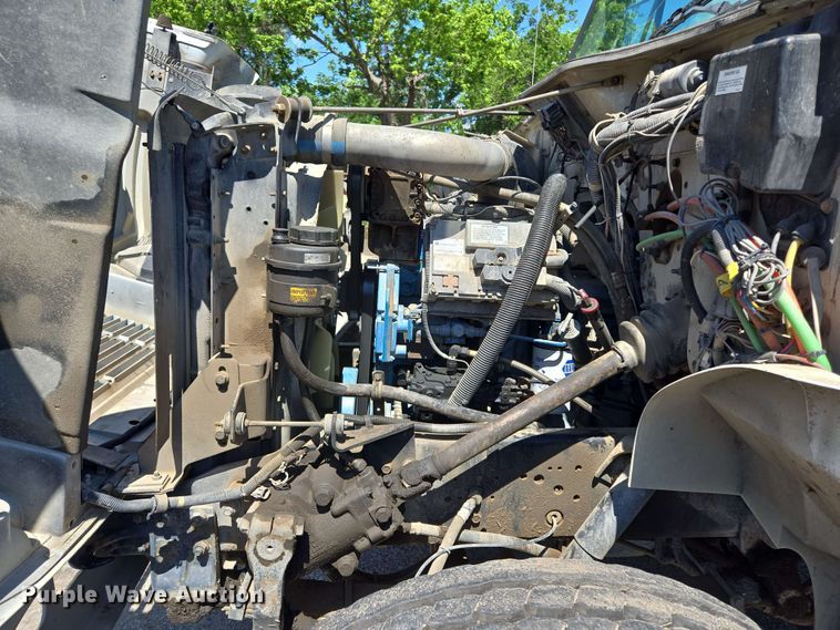 image for item EJ8723 2002 International 4900 grapple crane truck