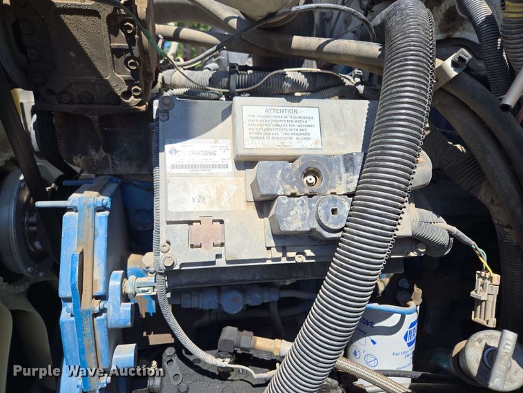 image for item EJ8723 2002 International 4900 grapple crane truck