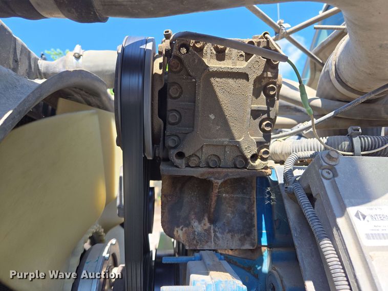 image for item EJ8723 2002 International 4900 grapple crane truck