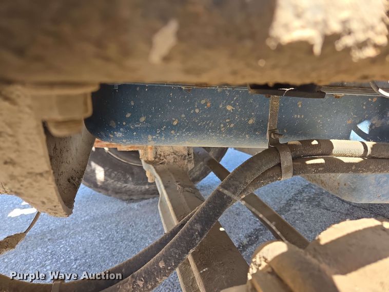 image for item EJ8723 2002 International 4900 grapple crane truck