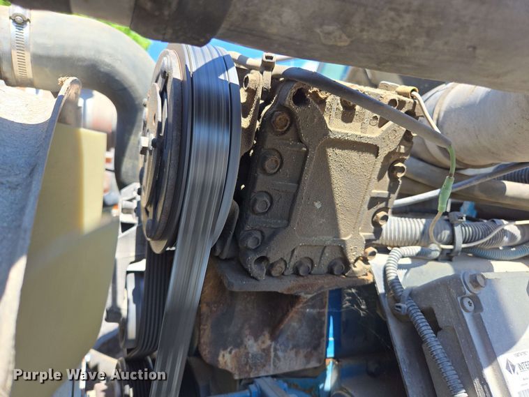 image for item EJ8723 2002 International 4900 grapple crane truck