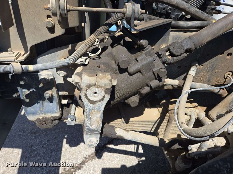 image for item EJ8723 2002 International 4900 grapple crane truck