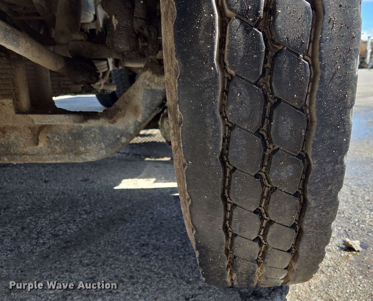 image for item EJ8723 2002 International 4900 grapple crane truck