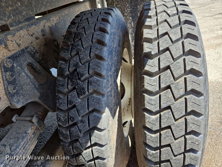 image for item EJ8723 2002 International 4900 grapple crane truck