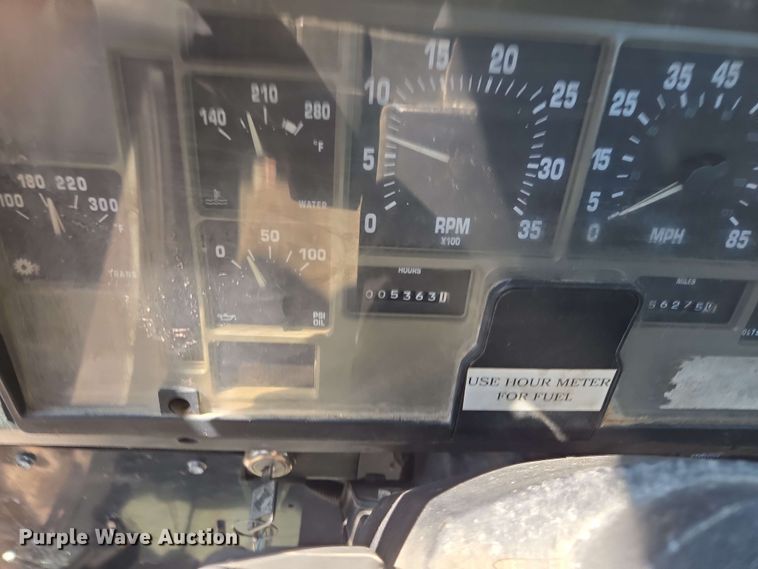 image for item EJ8723 2002 International 4900 grapple crane truck