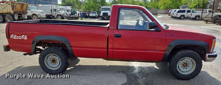 image for item EJ8724 1988 Chevrolet K3500 pickup truck