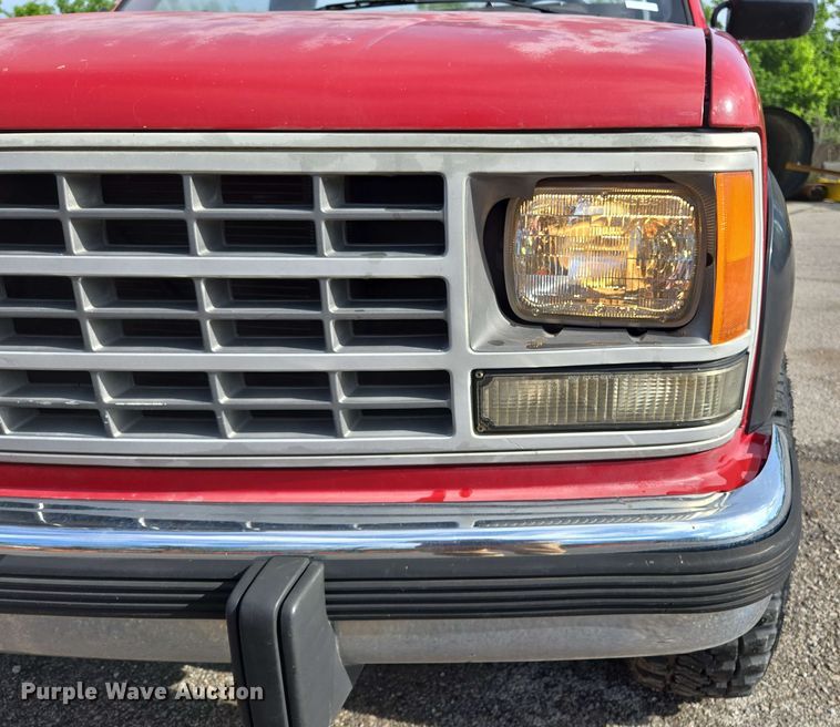 image for item EJ8724 1988 Chevrolet K3500 pickup truck