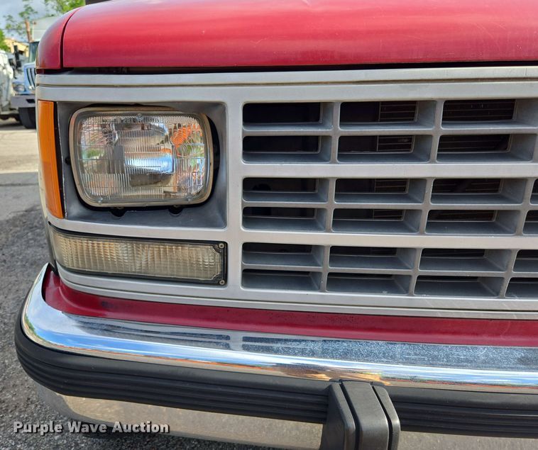 image for item EJ8724 1988 Chevrolet K3500 pickup truck