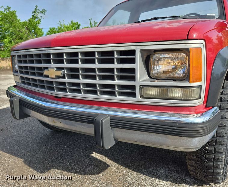 image for item EJ8724 1988 Chevrolet K3500 pickup truck