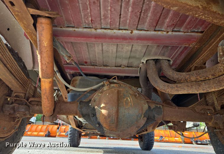 image for item EJ8724 1988 Chevrolet K3500 pickup truck