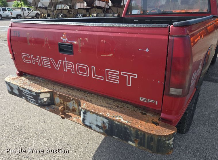 image for item EJ8724 1988 Chevrolet K3500 pickup truck