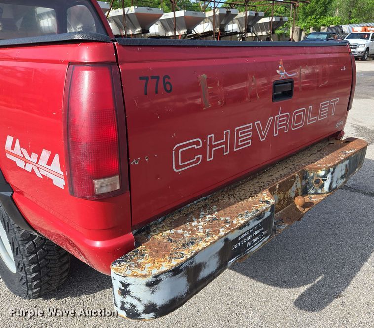 image for item EJ8724 1988 Chevrolet K3500 pickup truck