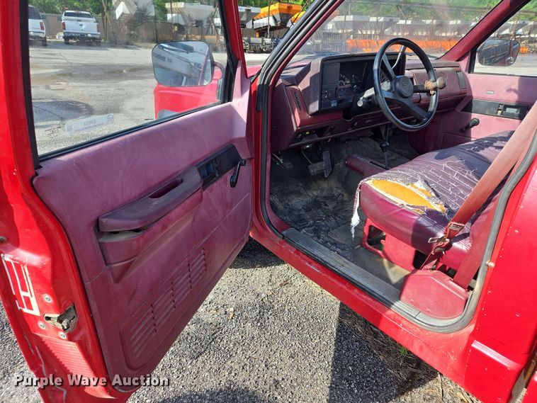 image for item EJ8724 1988 Chevrolet K3500 pickup truck