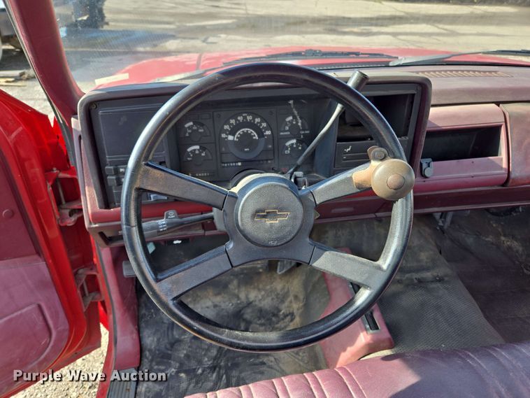 image for item EJ8724 1988 Chevrolet K3500 pickup truck