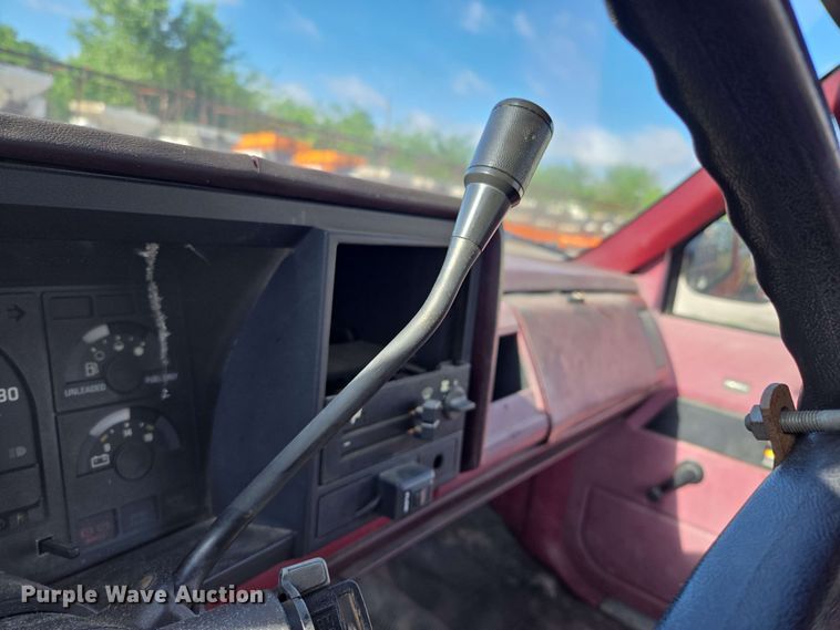 image for item EJ8724 1988 Chevrolet K3500 pickup truck