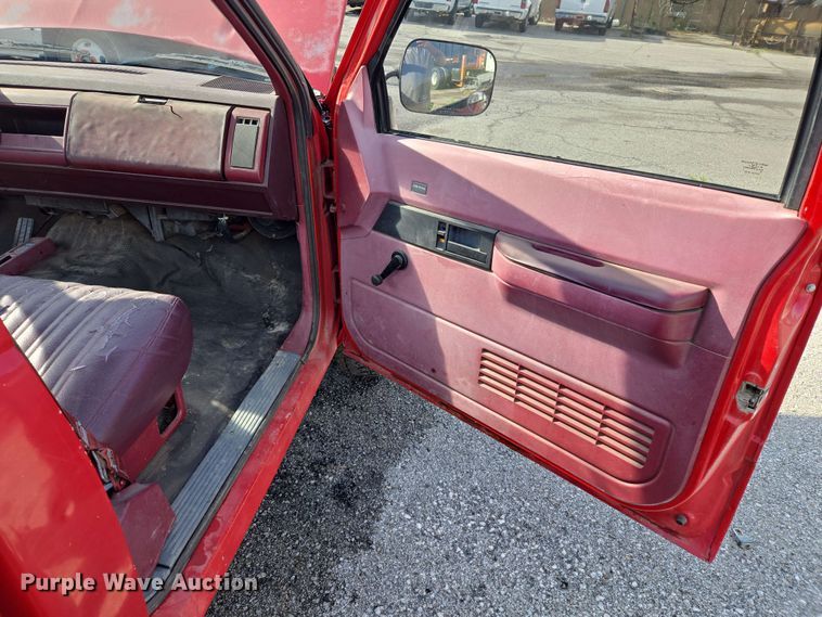 image for item EJ8724 1988 Chevrolet K3500 pickup truck