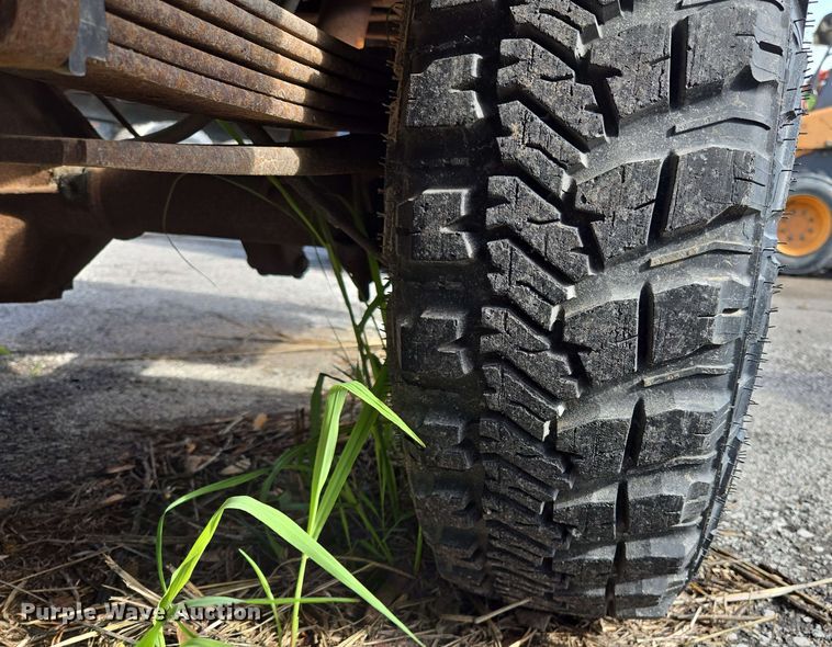 image for item EJ8724 1988 Chevrolet K3500 pickup truck