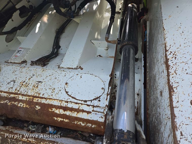 image for item EJ8730 2016 International 7400 refuse truck