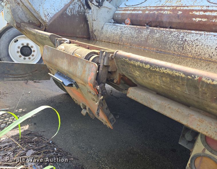 image for item EJ8730 2016 International 7400 refuse truck