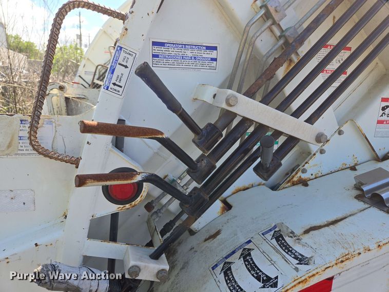 image for item EJ8730 2016 International 7400 refuse truck