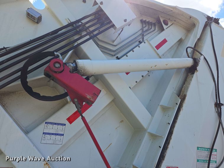 image for item EJ8730 2016 International 7400 refuse truck