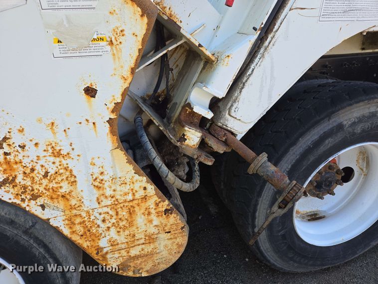 image for item EJ8730 2016 International 7400 refuse truck