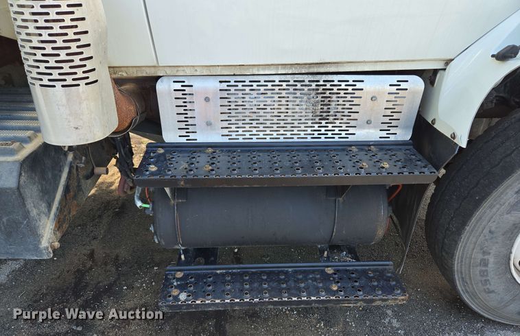 image for item EJ8730 2016 International 7400 refuse truck