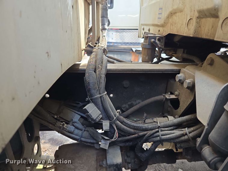 image for item EJ8730 2016 International 7400 refuse truck