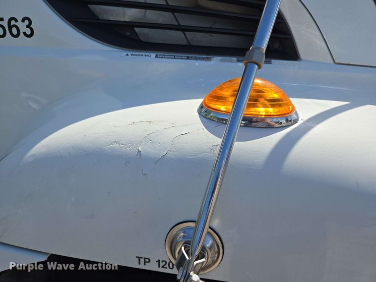 image for item EJ8730 2016 International 7400 refuse truck