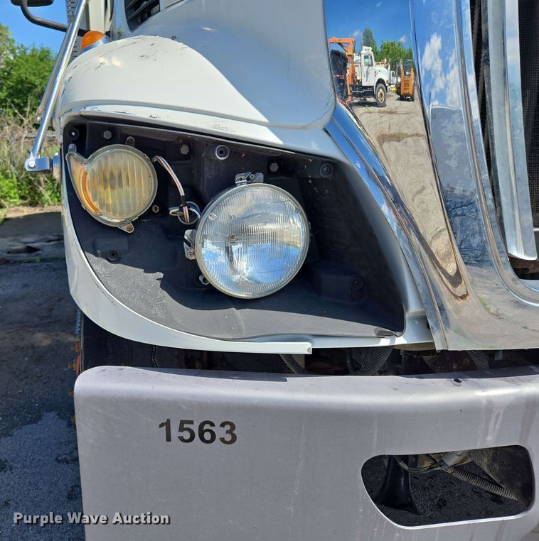 image for item EJ8730 2016 International 7400 refuse truck