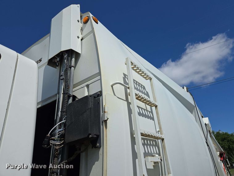 image for item EJ8730 2016 International 7400 refuse truck