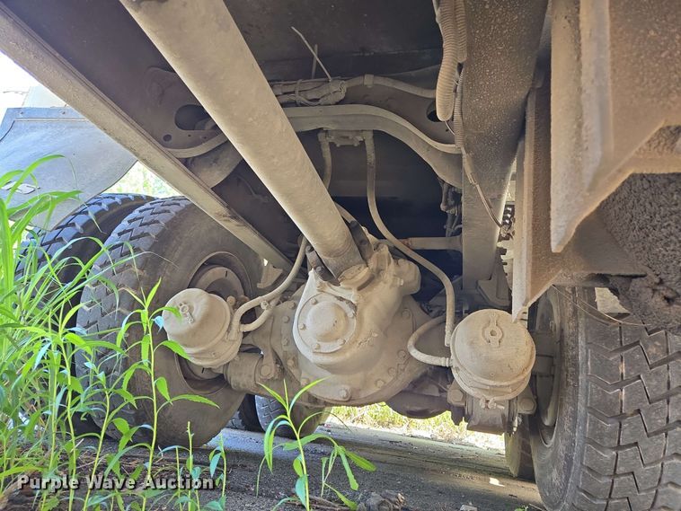 image for item EJ8730 2016 International 7400 refuse truck