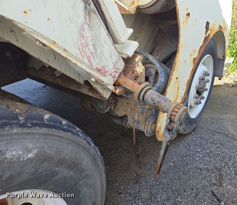 image for item EJ8730 2016 International 7400 refuse truck