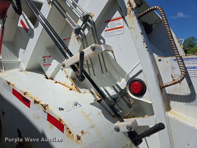 image for item EJ8730 2016 International 7400 refuse truck