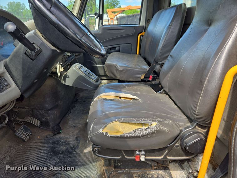 image for item EJ8730 2016 International 7400 refuse truck