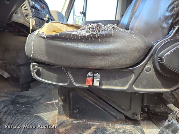 image for item EJ8730 2016 International 7400 refuse truck