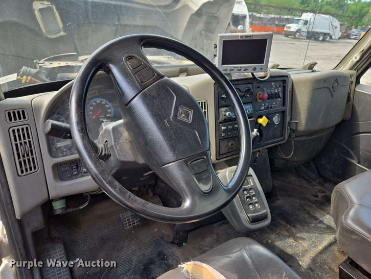 image for item EJ8730 2016 International 7400 refuse truck