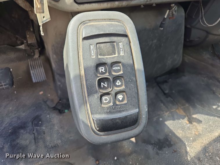 image for item EJ8730 2016 International 7400 refuse truck