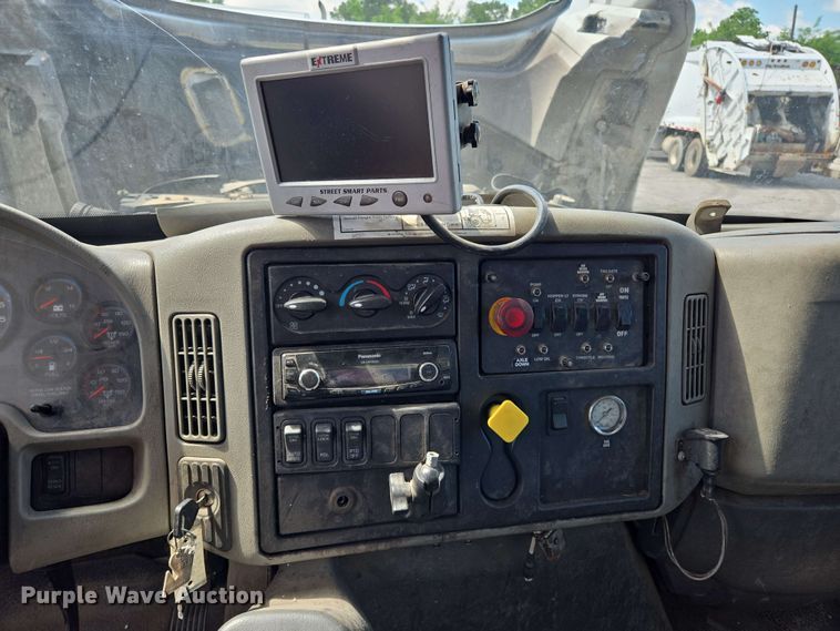 image for item EJ8730 2016 International 7400 refuse truck