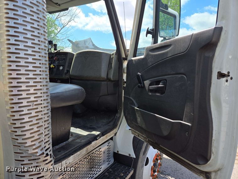 image for item EJ8730 2016 International 7400 refuse truck