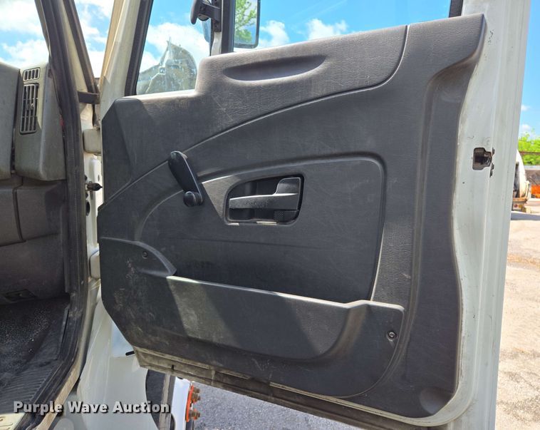 image for item EJ8730 2016 International 7400 refuse truck